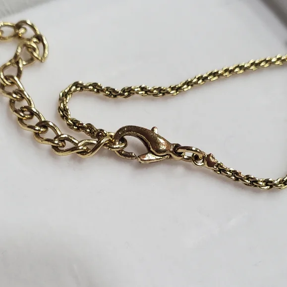 ⚜️❤️⚜️Christian Dior Gold Plated Vintage Queen 2 Crystals ❤️ Pendant - Picture 7 of 10